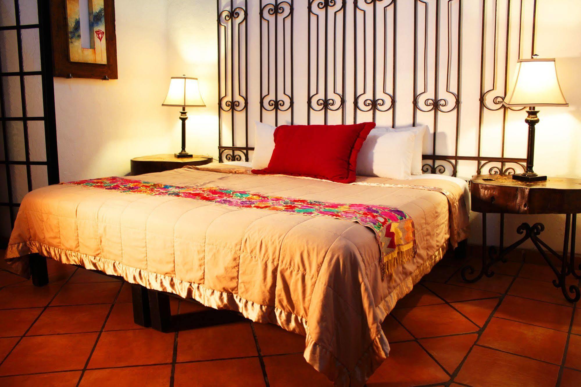 Hotel Casa Armonia Tlaquepaque Exterior photo