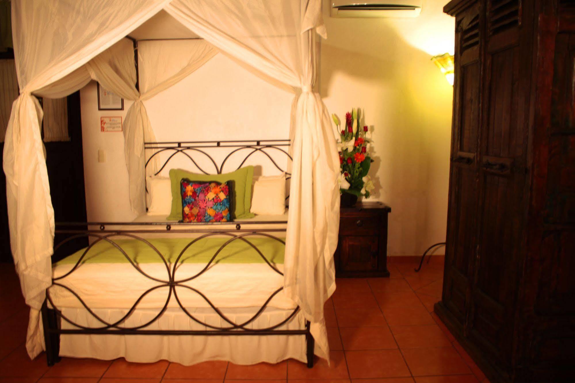 Hotel Casa Armonia Tlaquepaque Exterior photo